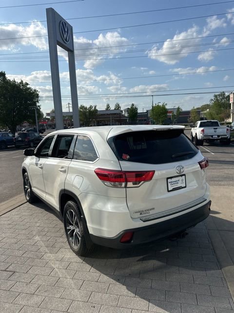 Used 2019 Toyota Highlander LE FWD image 11
