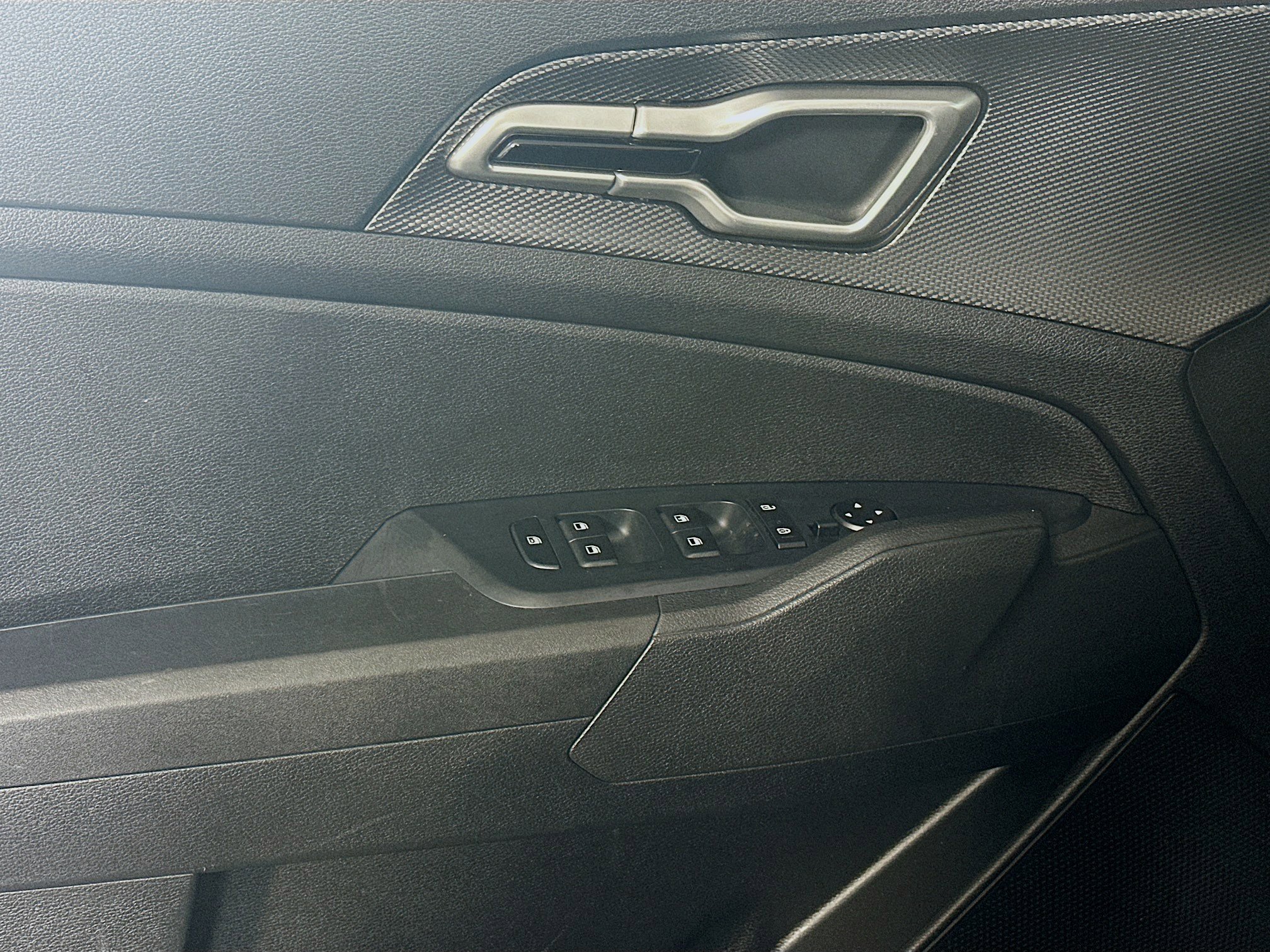 Used 2025 Kia Sportage LX image 15