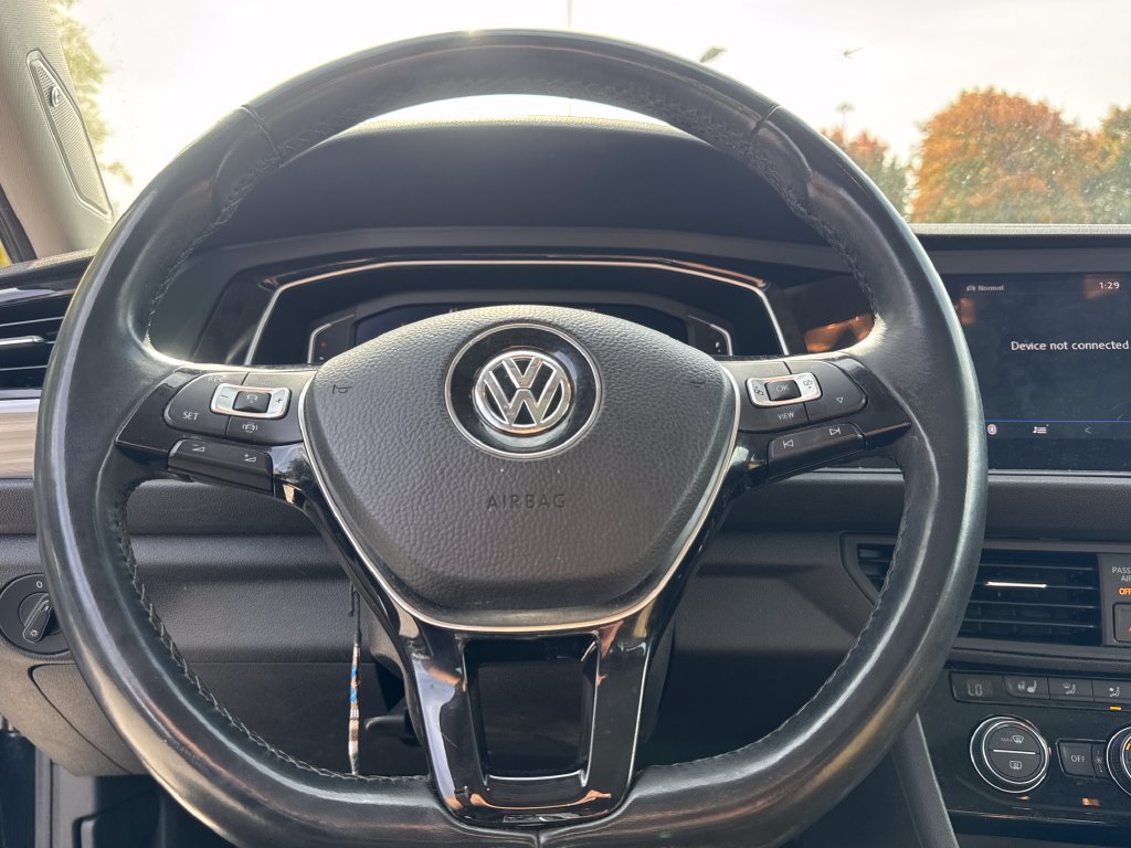 Used 2019 Volkswagen Jetta SEL w/ Cold Weather Package FWD image 18