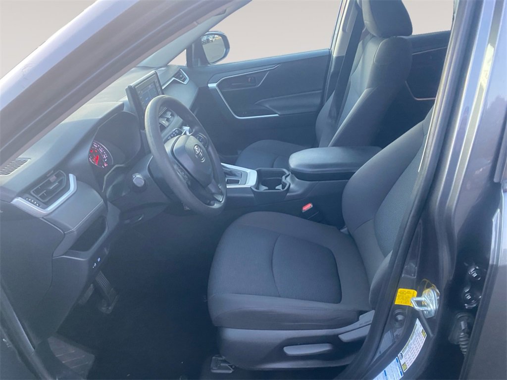 Used 2019 Toyota RAV4 LE image 9