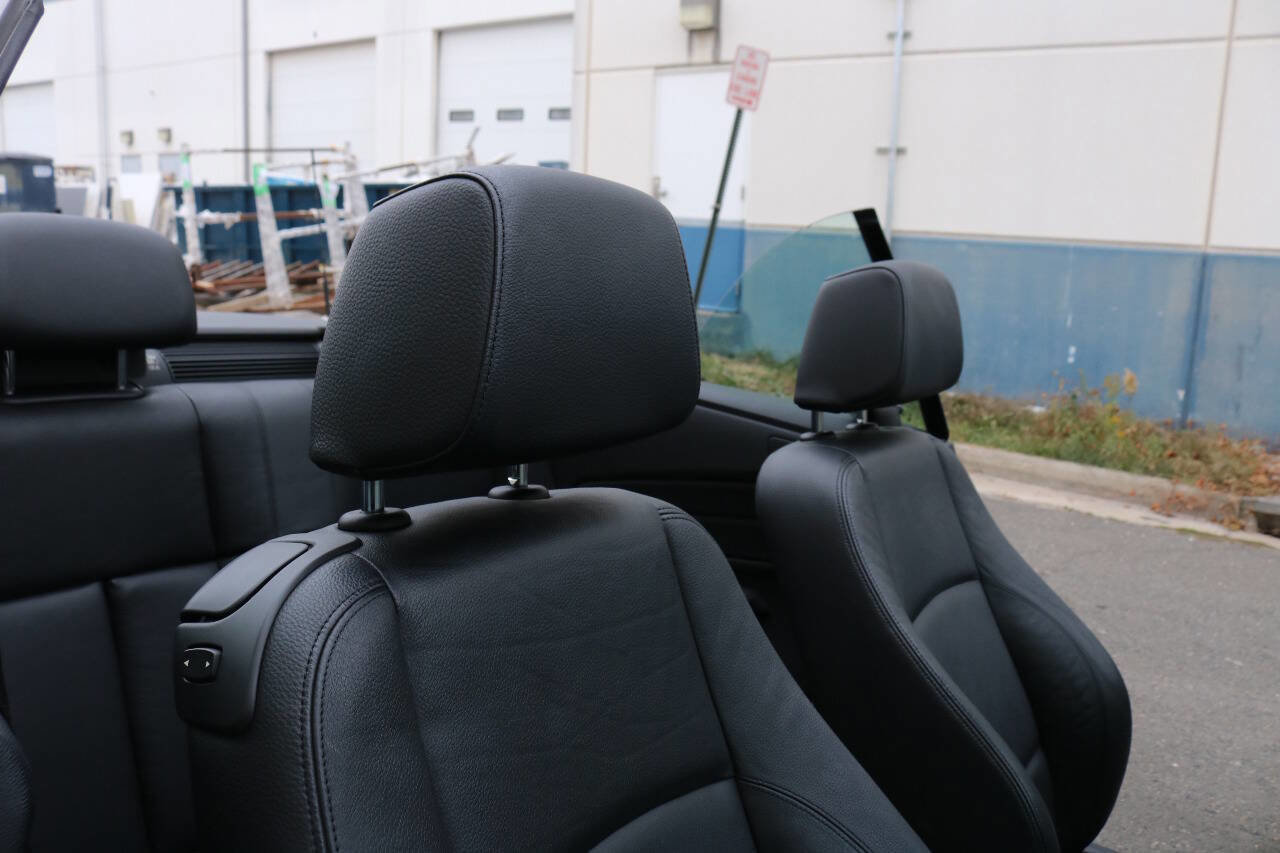 Used 2013 BMW 135i Convertible image 25