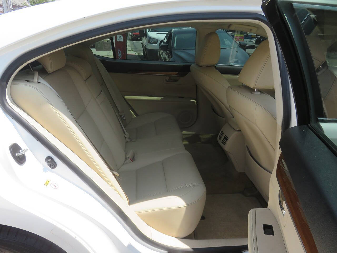 Used 2015 Lexus ES 300h w/ Premium Package w/Bamboo Trim FWD image 22