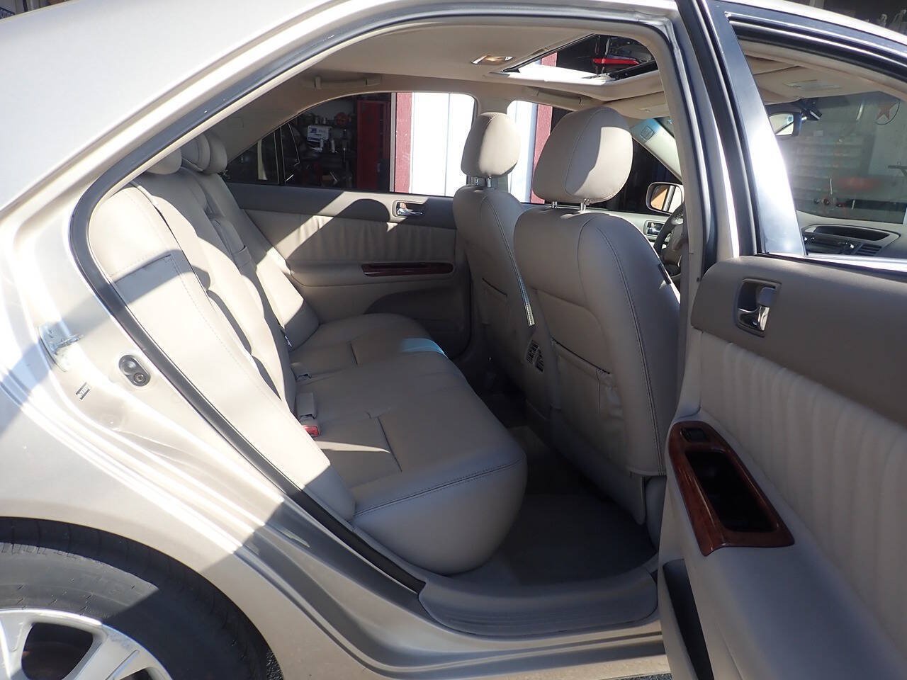 Used 2006 Toyota Camry XLE w/ VSC & Side Airbag Pkg FWD image 28