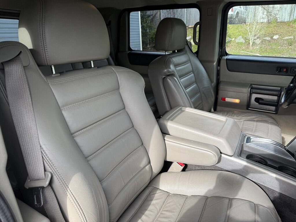 Used 2004 HUMMER H2 w/ Preferred Equipment Group image 21