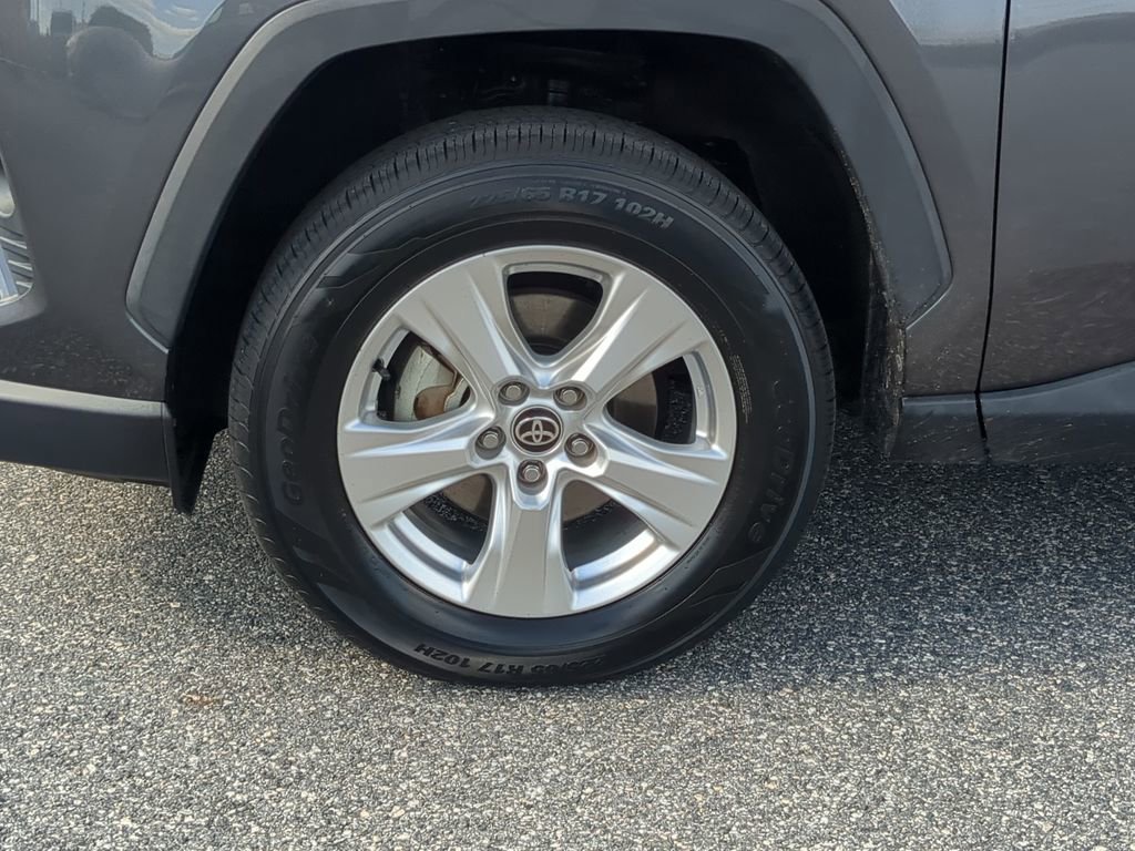 Used 2021 Toyota RAV4 XLE w/ Convenience Package image 19