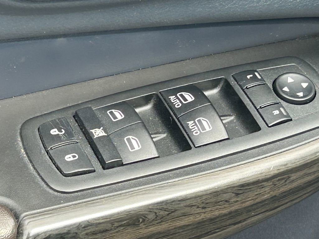 Used 2014 Jeep Cherokee Limited w/ Technology Group FWD image 29