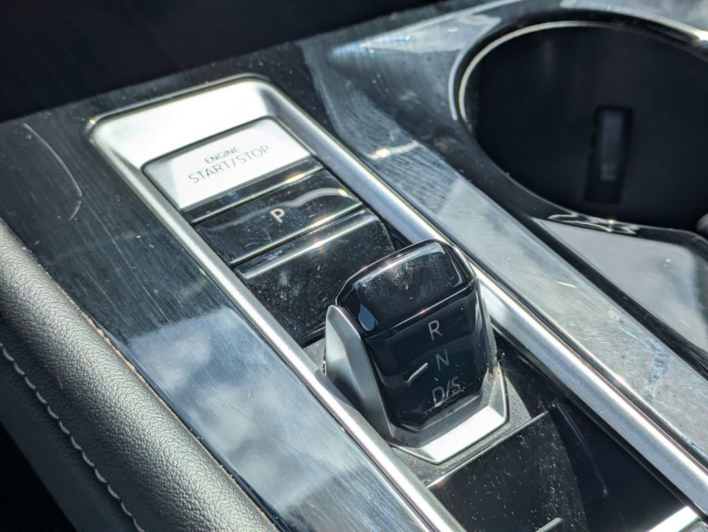 Used 2025 Volkswagen Atlas SE FWD image 17