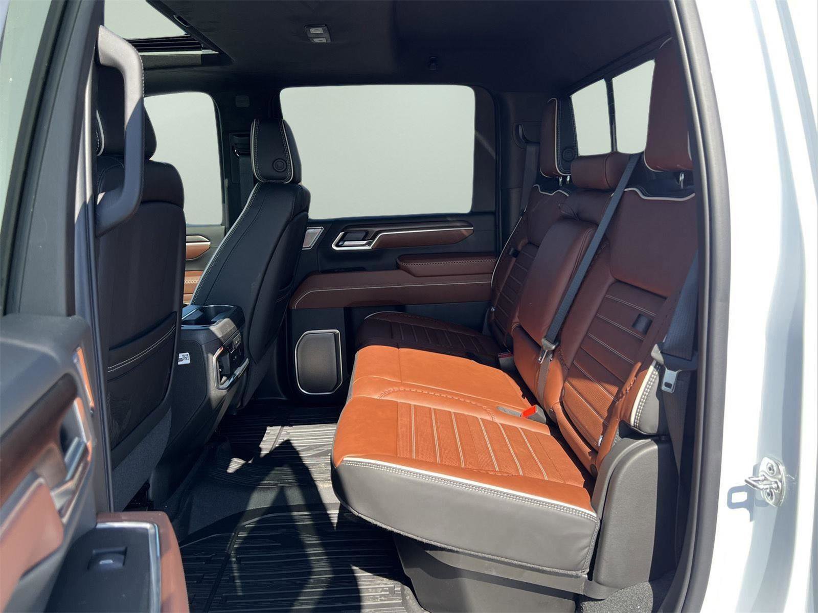 New 2026 GMC Sierra 3500 Denali Ultimate w/ LPO, Black Badging Package image 24