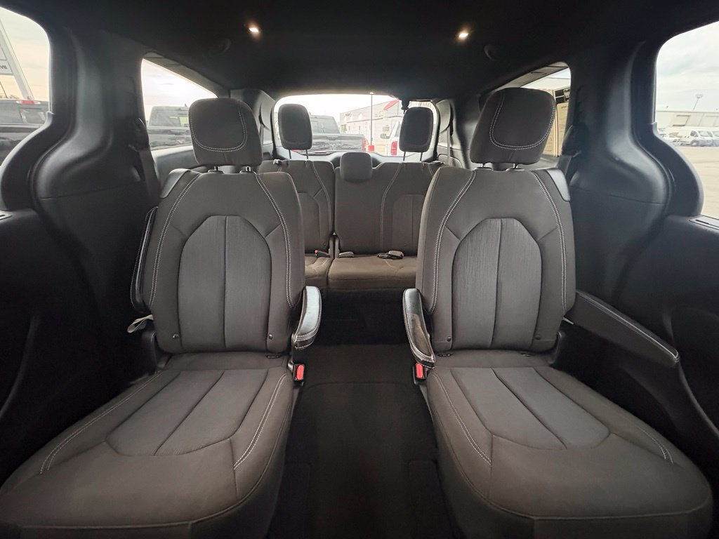 Used 2020 Chrysler Pacifica Touring w/ Advanced Safetytec Group FWD image 28