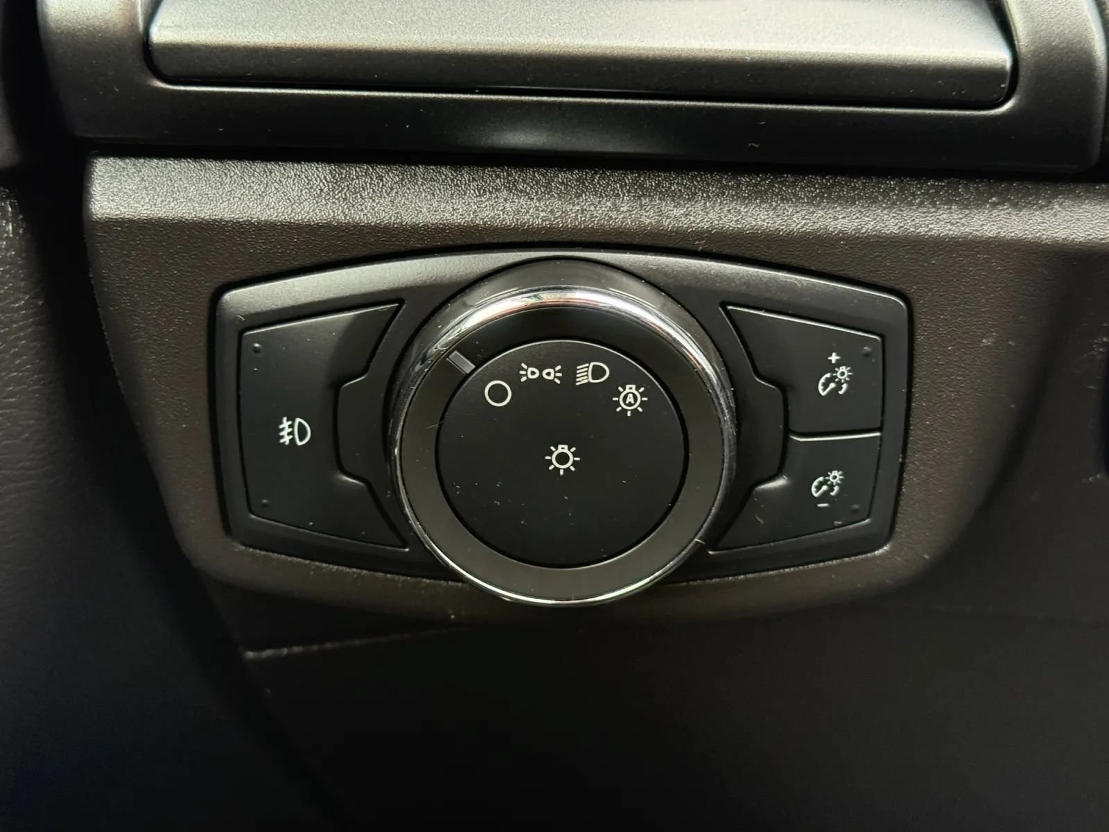 Used 2016 Ford Fusion Titanium FWD image 39