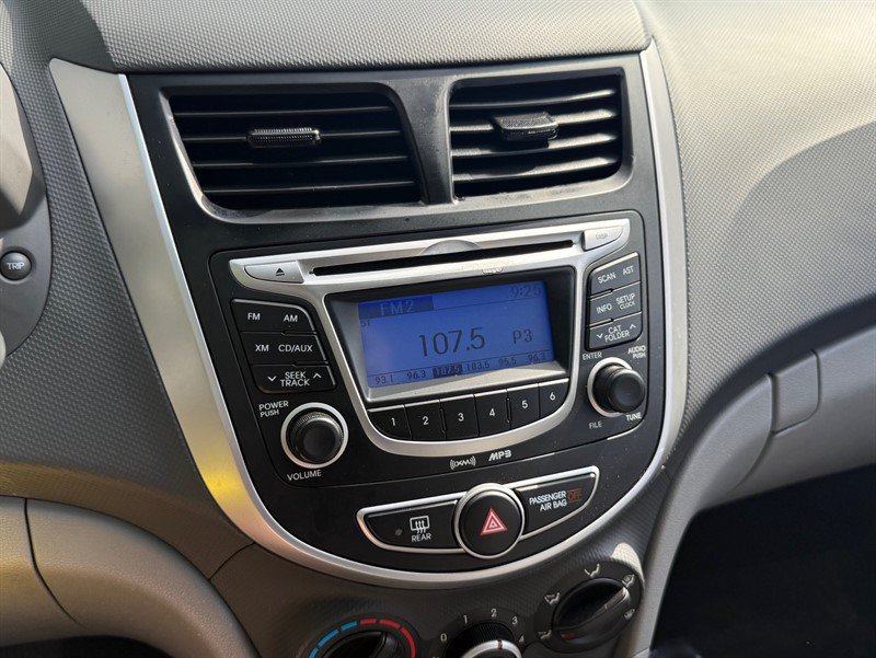 Used 2012 Hyundai Accent GLS FWD image 16