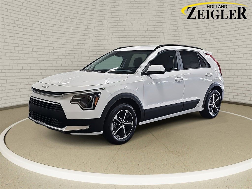 Used 2024 Kia Niro LX image 1
