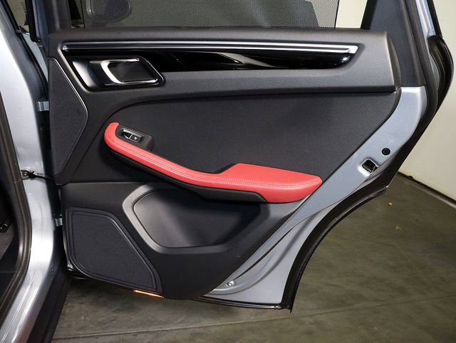 Used 2020 Porsche Macan image 31