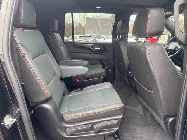 Used 2025 GMC Yukon XL AT4 AWD/4WD image 34