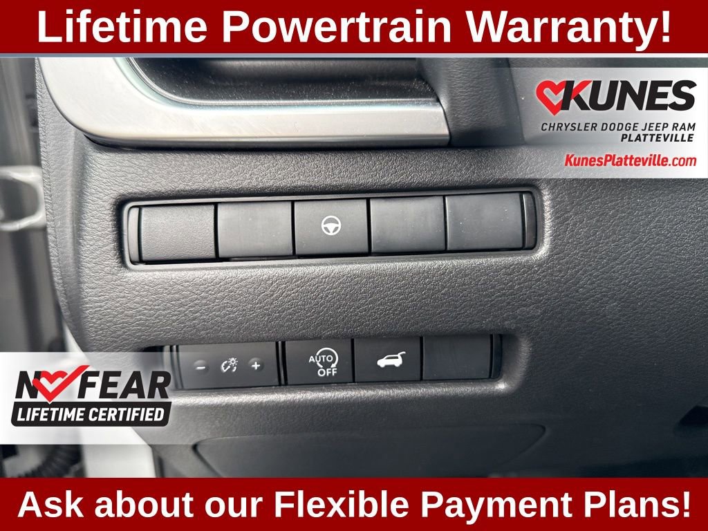 Used 2025 Nissan Rogue SV image 30