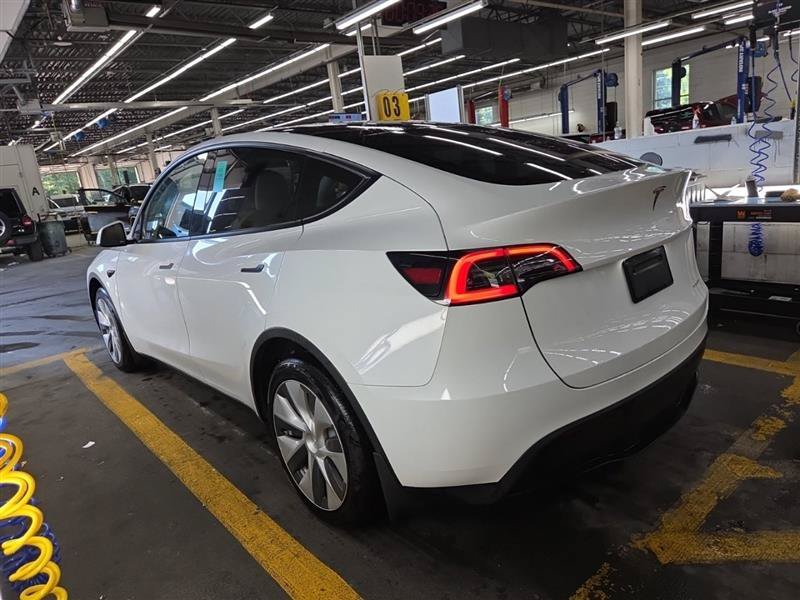 Used 2023 Tesla Model Y Long Range AWD/4WD image 1