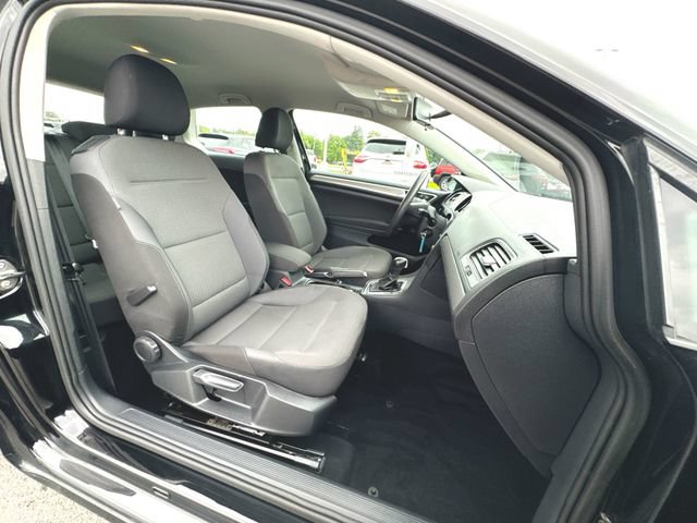 Used 2016 Volkswagen Golf 2-Door FWD image 25
