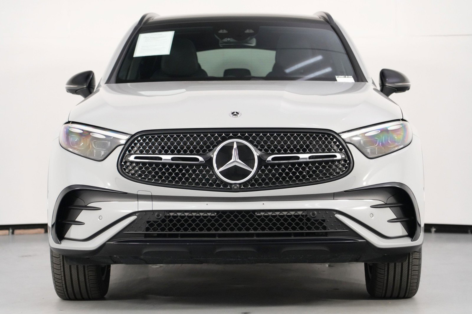 Used 2025 Mercedes-Benz GLC 300 4MATIC w/ AMG Line image 7