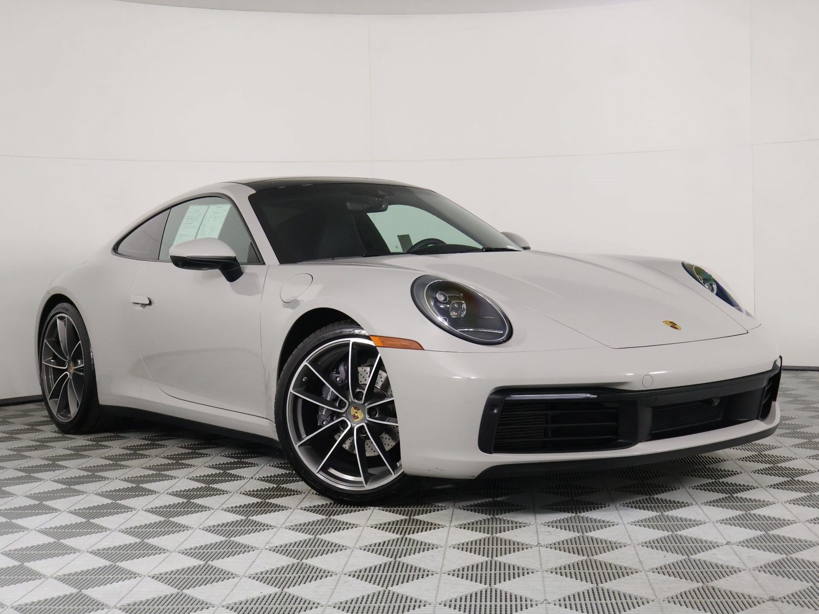 Certified 2024 Porsche 911 Carrera RWD image 9
