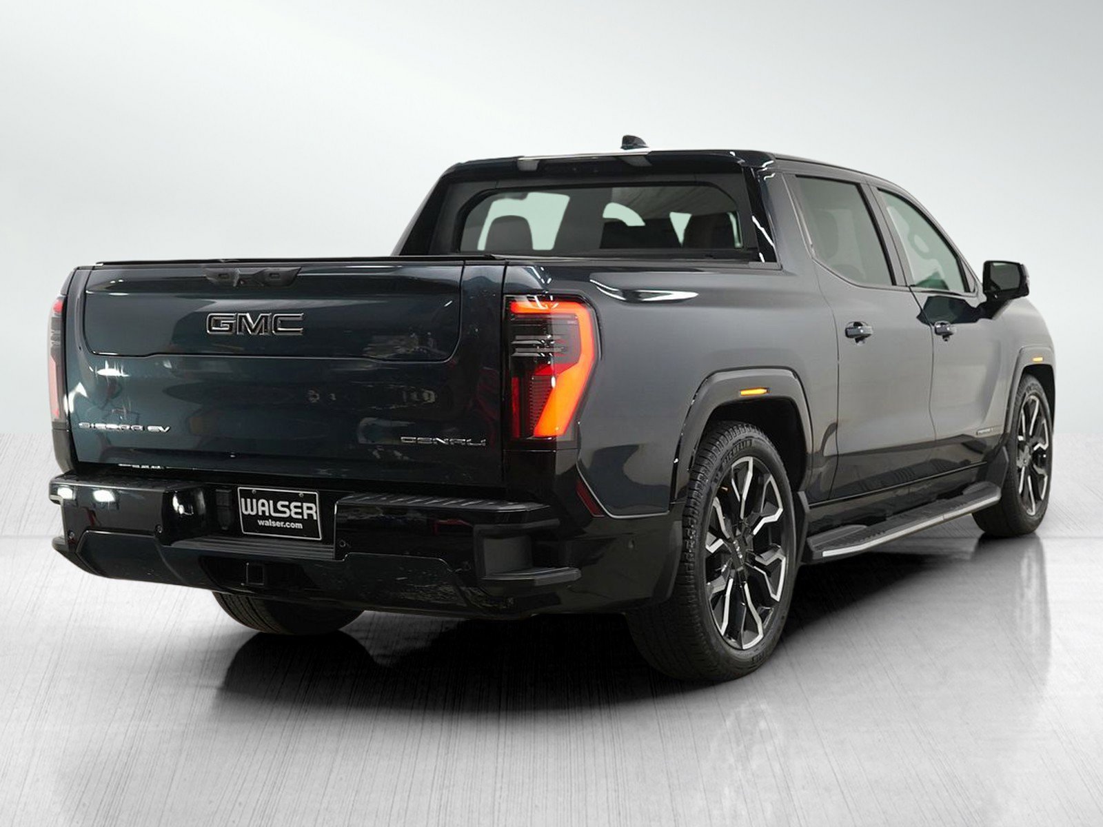 Used 2025 GMC Sierra EV Denali image 5