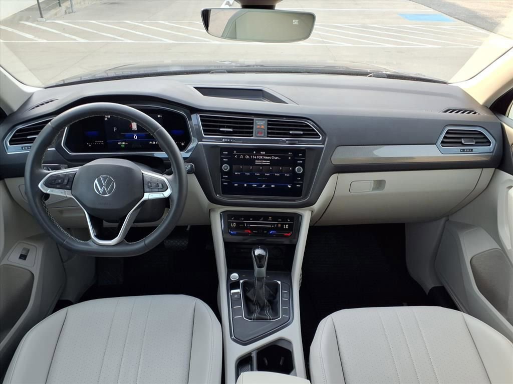 Used 2023 Volkswagen Tiguan SE FWD image 3