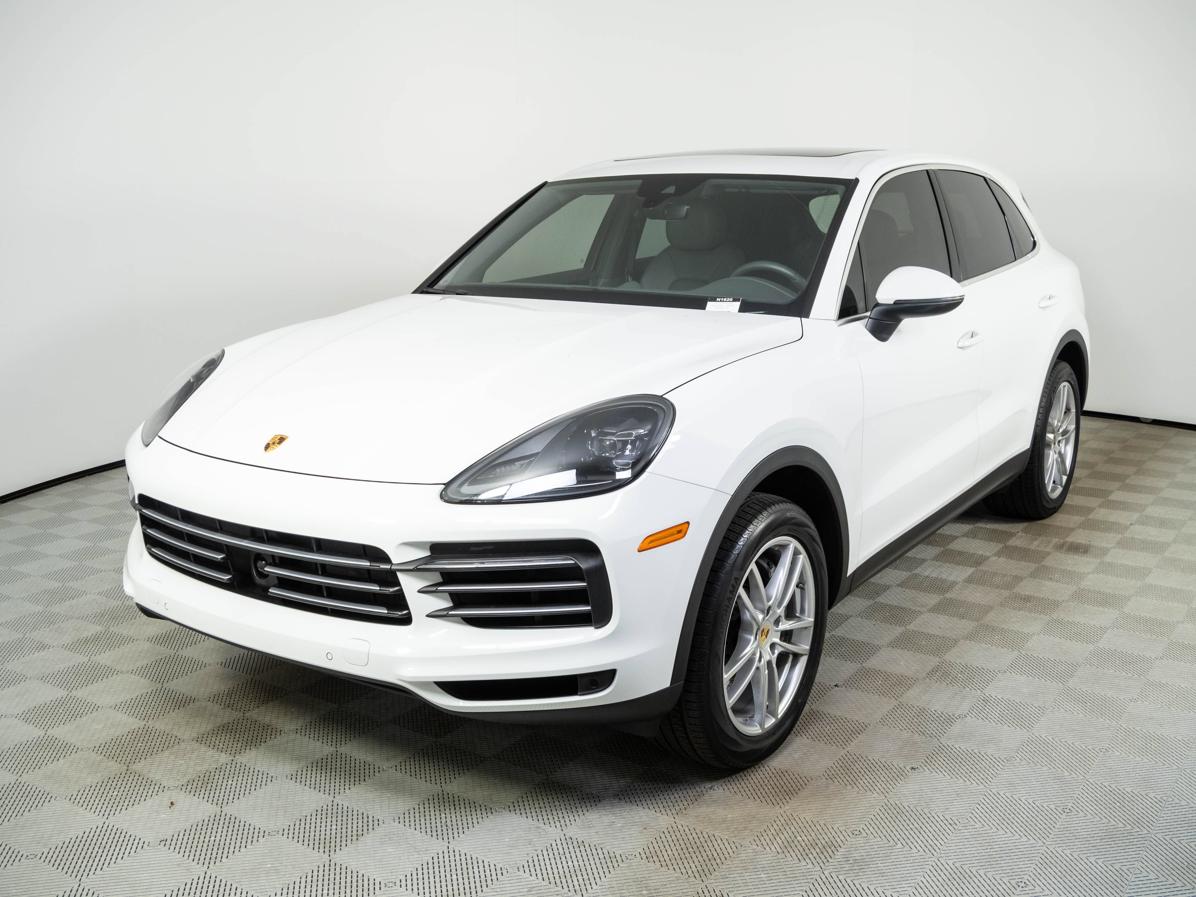 Certified 2023 Porsche Cayenne AWD/4WD image 1