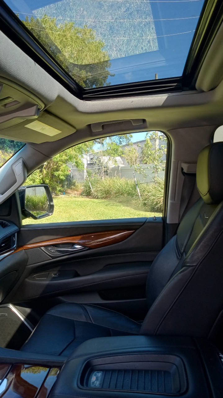 Used 2019 Cadillac Escalade Luxury image 11