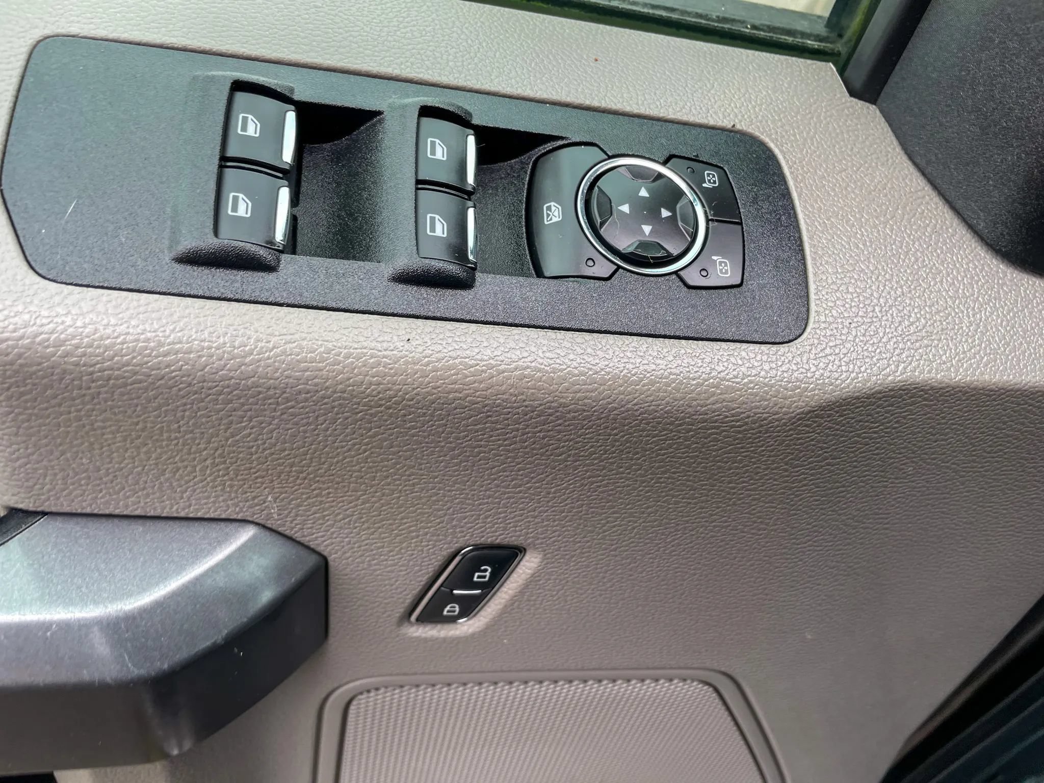 Used 2018 Ford F150 XLT AWD/4WD image 13