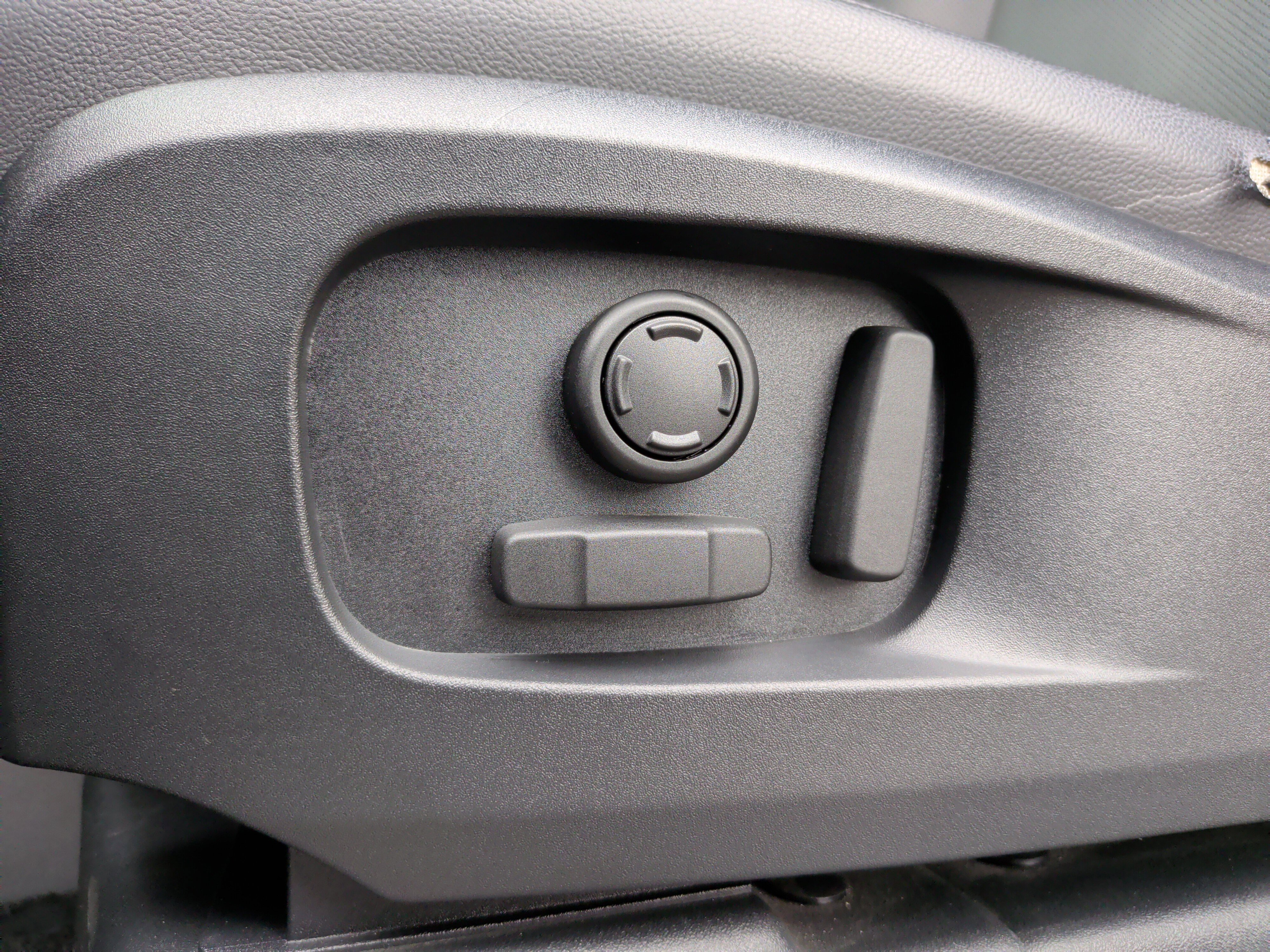 Used 2023 Land Rover Defender 110 X-Dynamic SE image 29