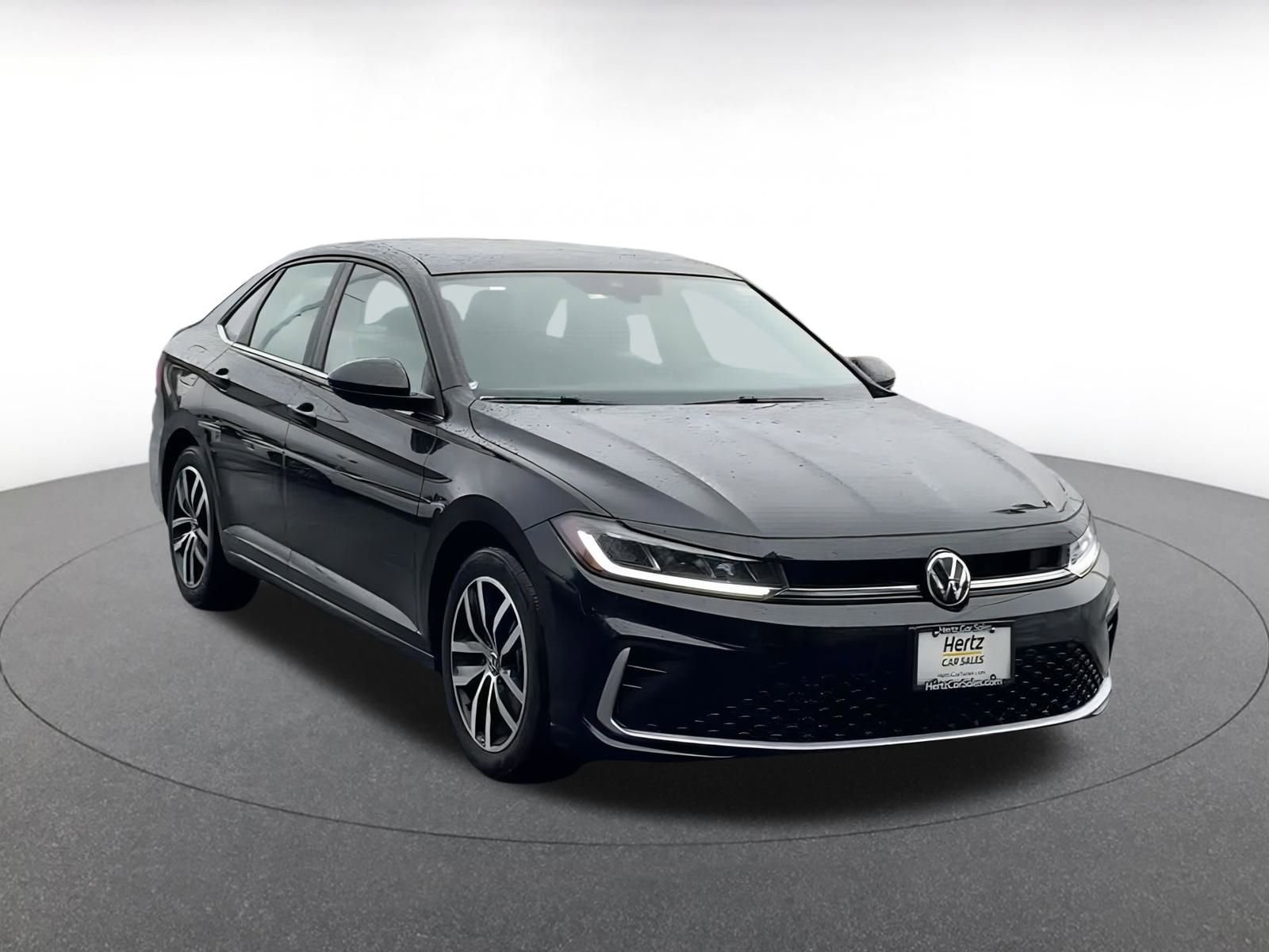 Used 2025 Volkswagen Jetta SE image 3