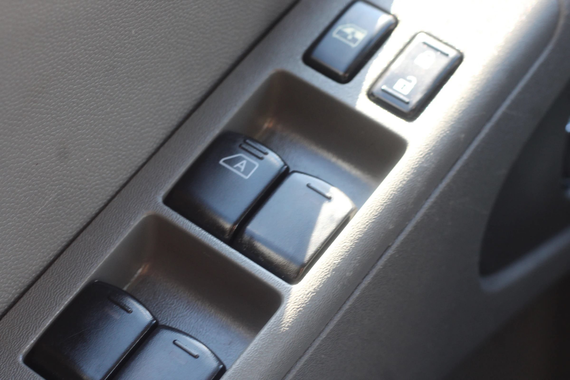Used 2018 Nissan Frontier SV AWD/4WD image 21
