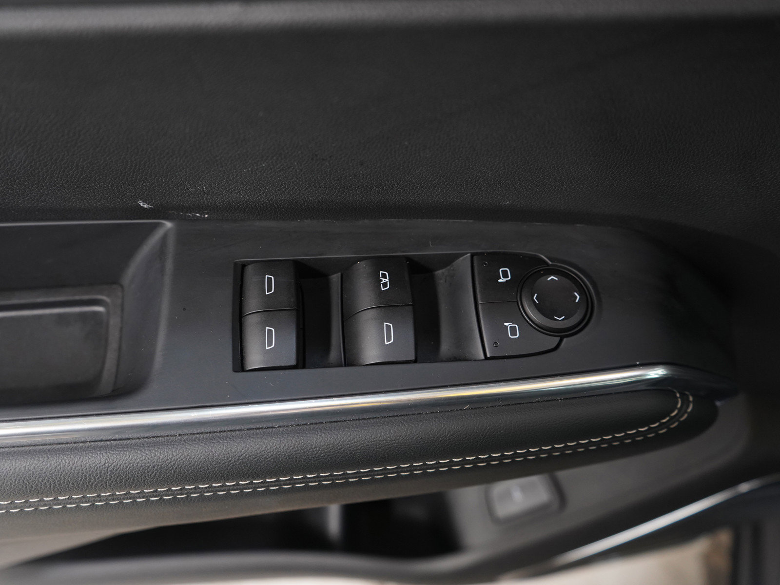 Used 2025 GMC Acadia Elevation w/ Elevation Premium Package image 23