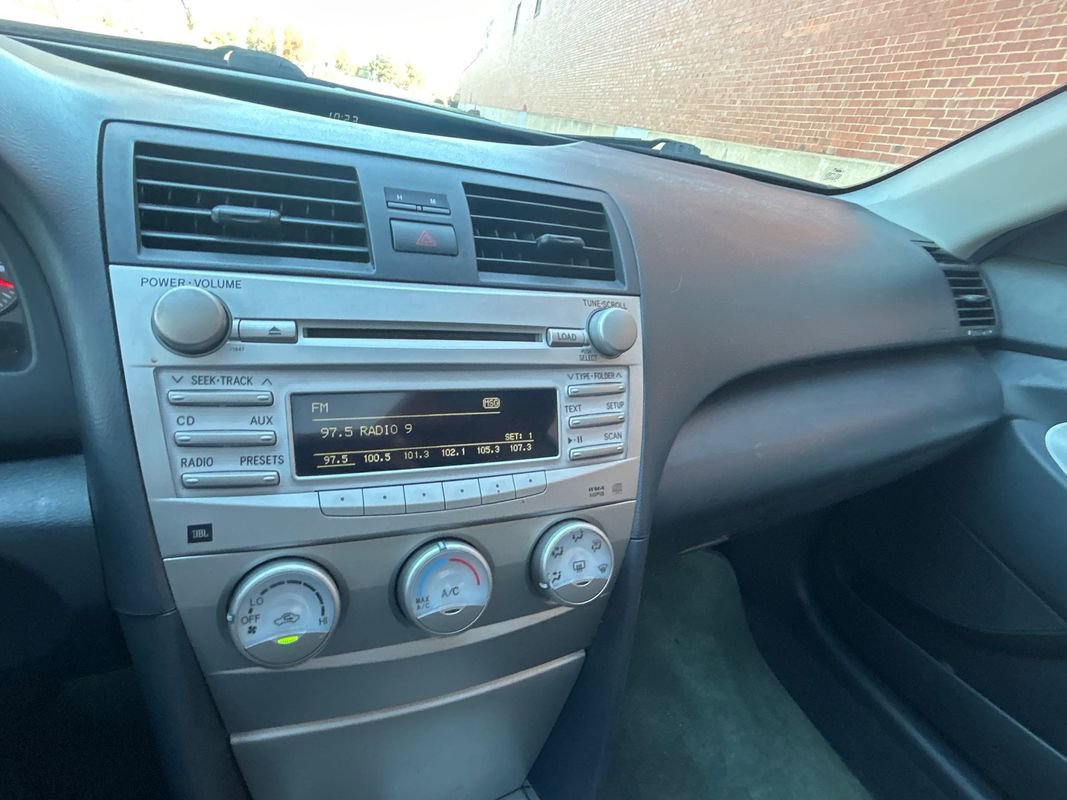 Used 2011 Toyota Camry image 10