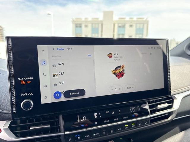 Used 2025 Toyota Sienna Platinum FWD image 16