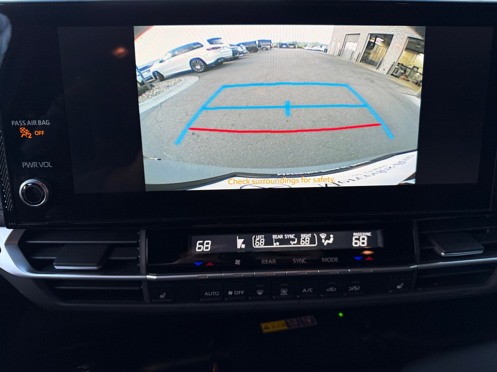 Used 2025 Toyota Sienna XLE Woodland Edition image 19