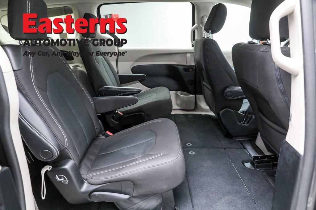 Used 2023 Chrysler Voyager LX image 24