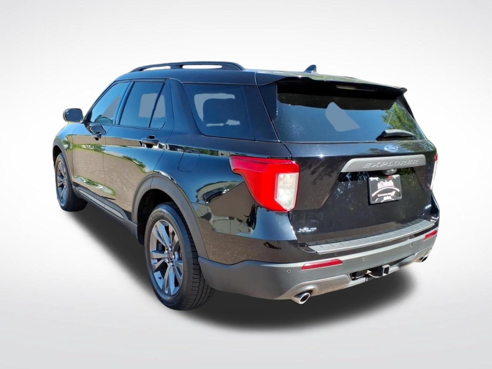 Used 2022 Ford Explorer XLT w/ Equipment Group 202A AWD/4WD image 3