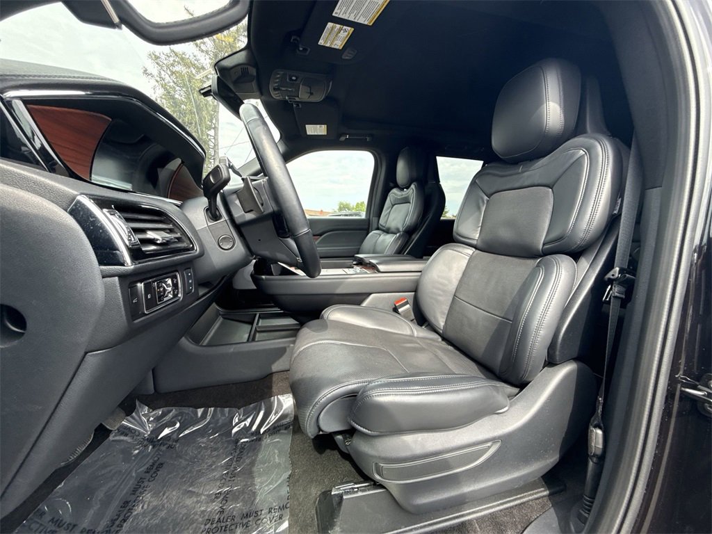 Used 2024 Lincoln Navigator Reserve image 13