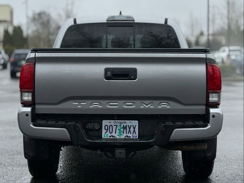 Used 2018 Toyota Tacoma TRD Sport w/ Technology Package image 4