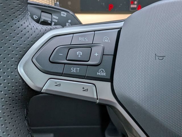 New 2026 Volkswagen Tiguan SE R-Line FWD image 27