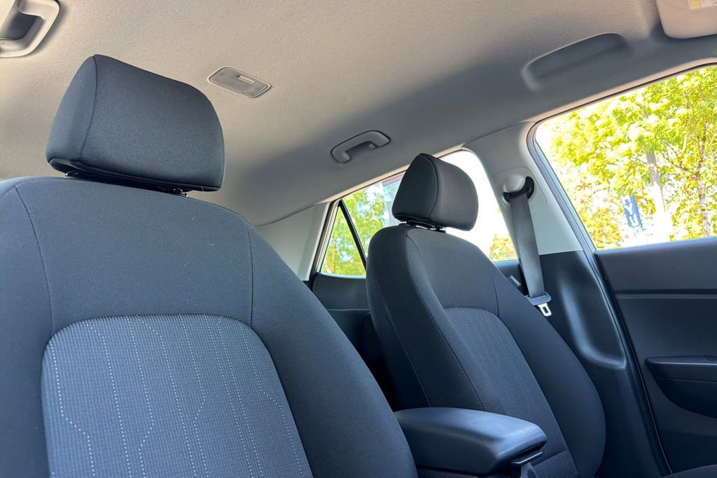 Certified 2025 Hyundai Venue SE FWD image 18