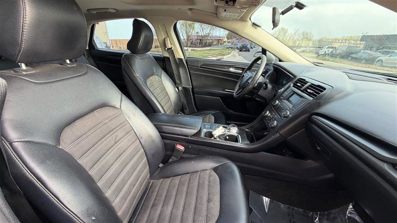 Used 2018 Ford Fusion SE w/ Equipment Group 601A FWD image 19