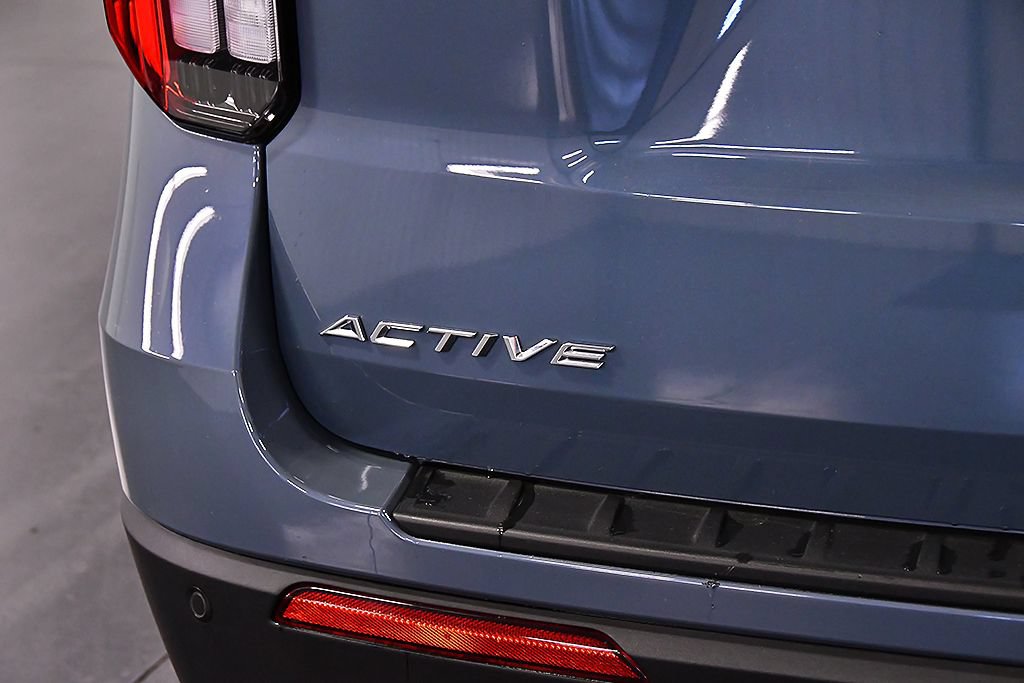 Used 2025 Ford Explorer Active w/ Active Comfort Package RWD image 11