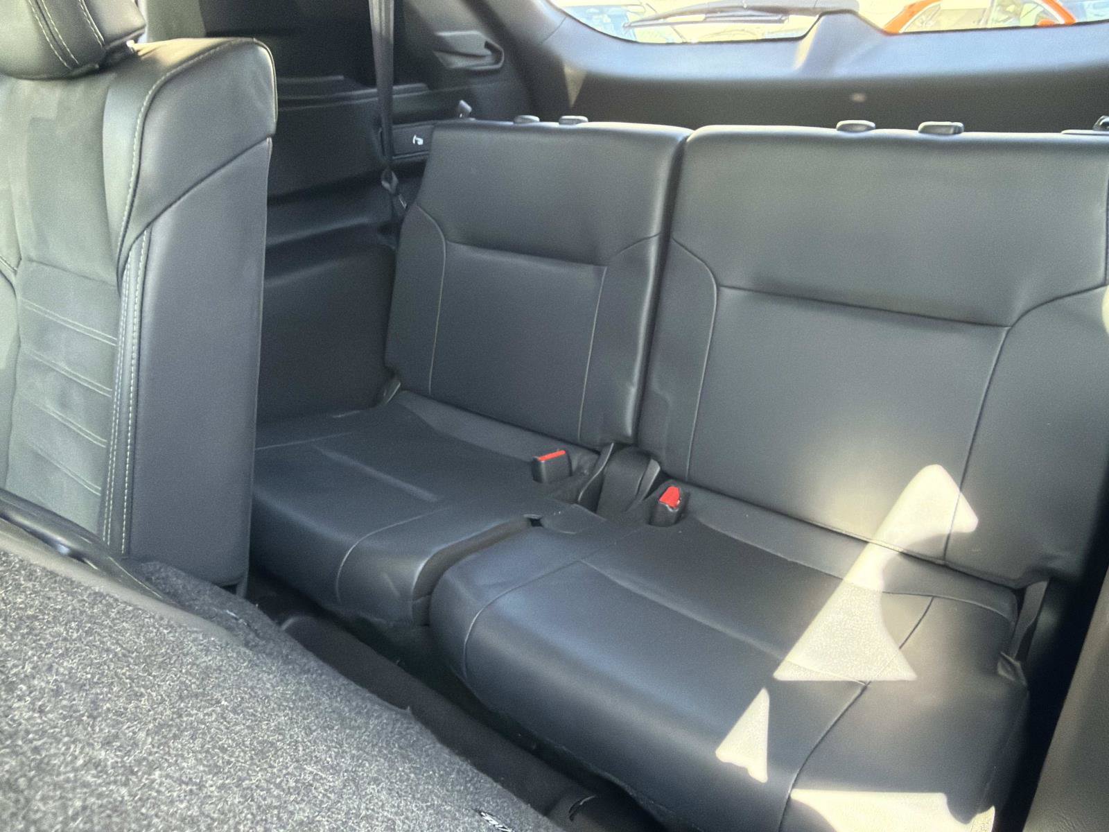 Used 2024 Mitsubishi Outlander AWD image 16