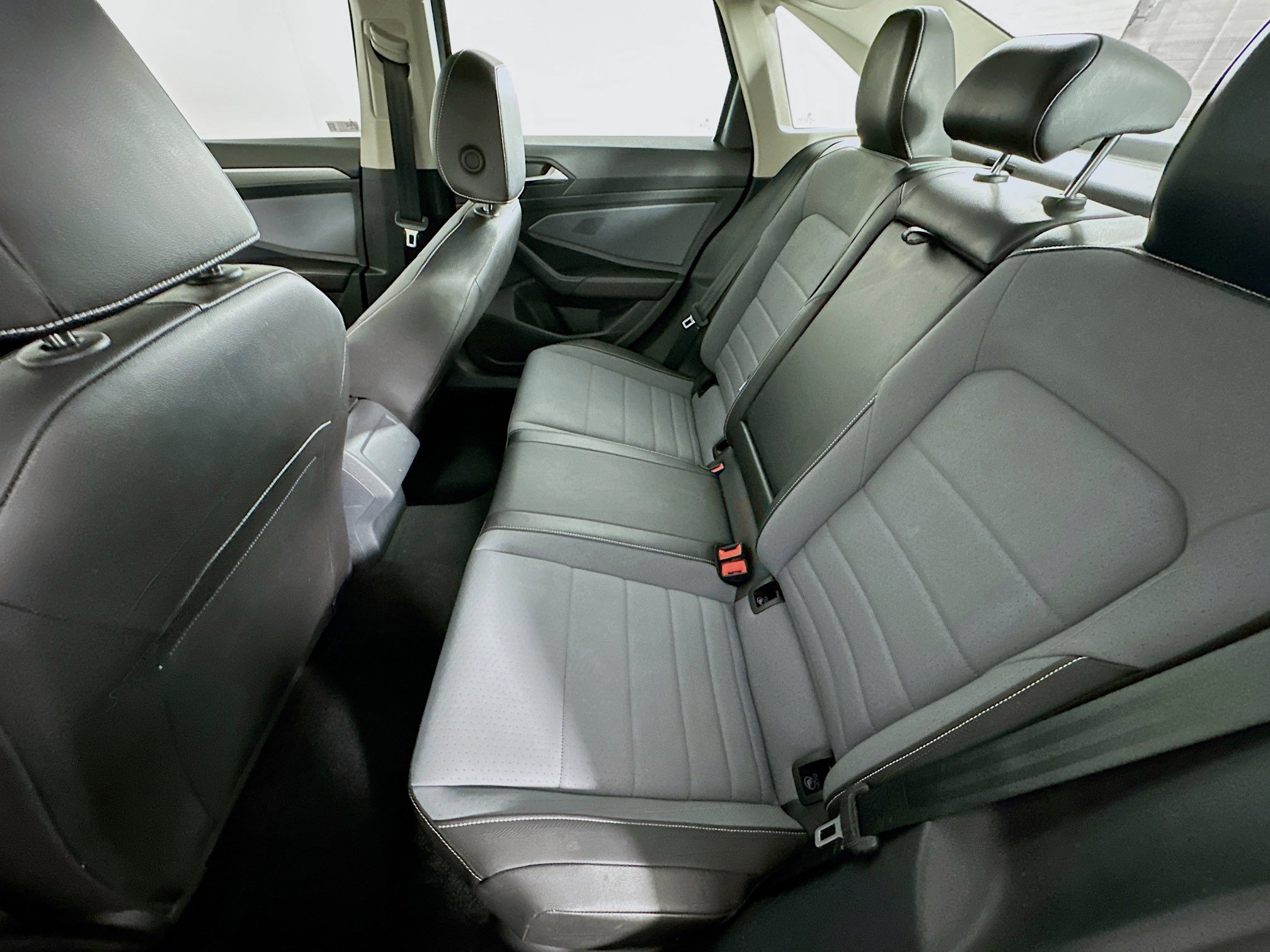 Used 2025 Volkswagen Jetta SE FWD image 27