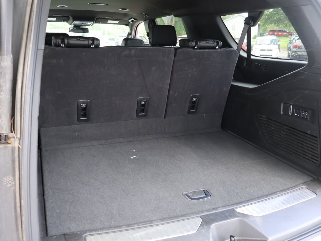 Used 2025 GMC Yukon XL Denali AWD/4WD image 9