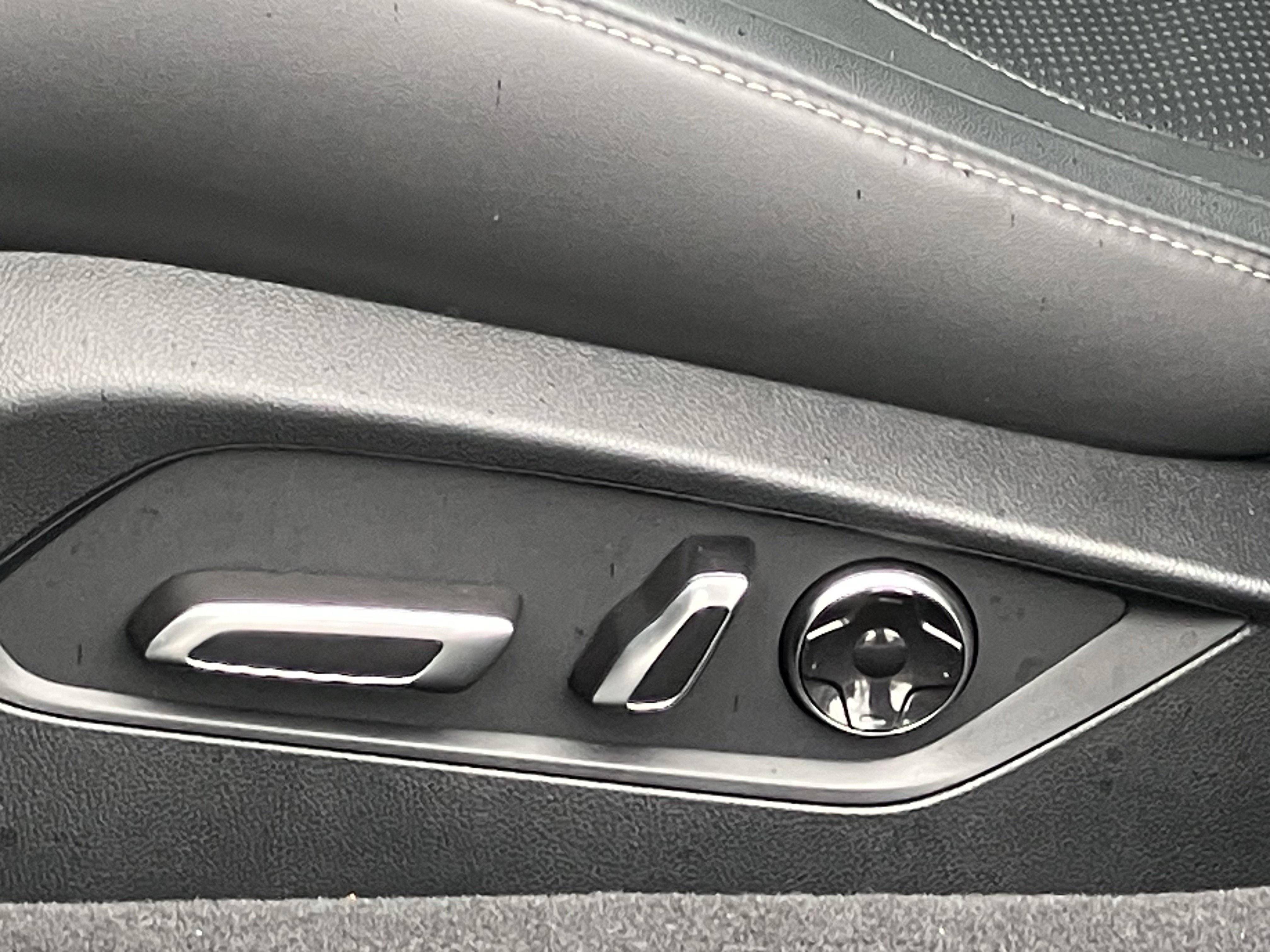 Used 2025 Acura TLX w/ Technology Package image 17