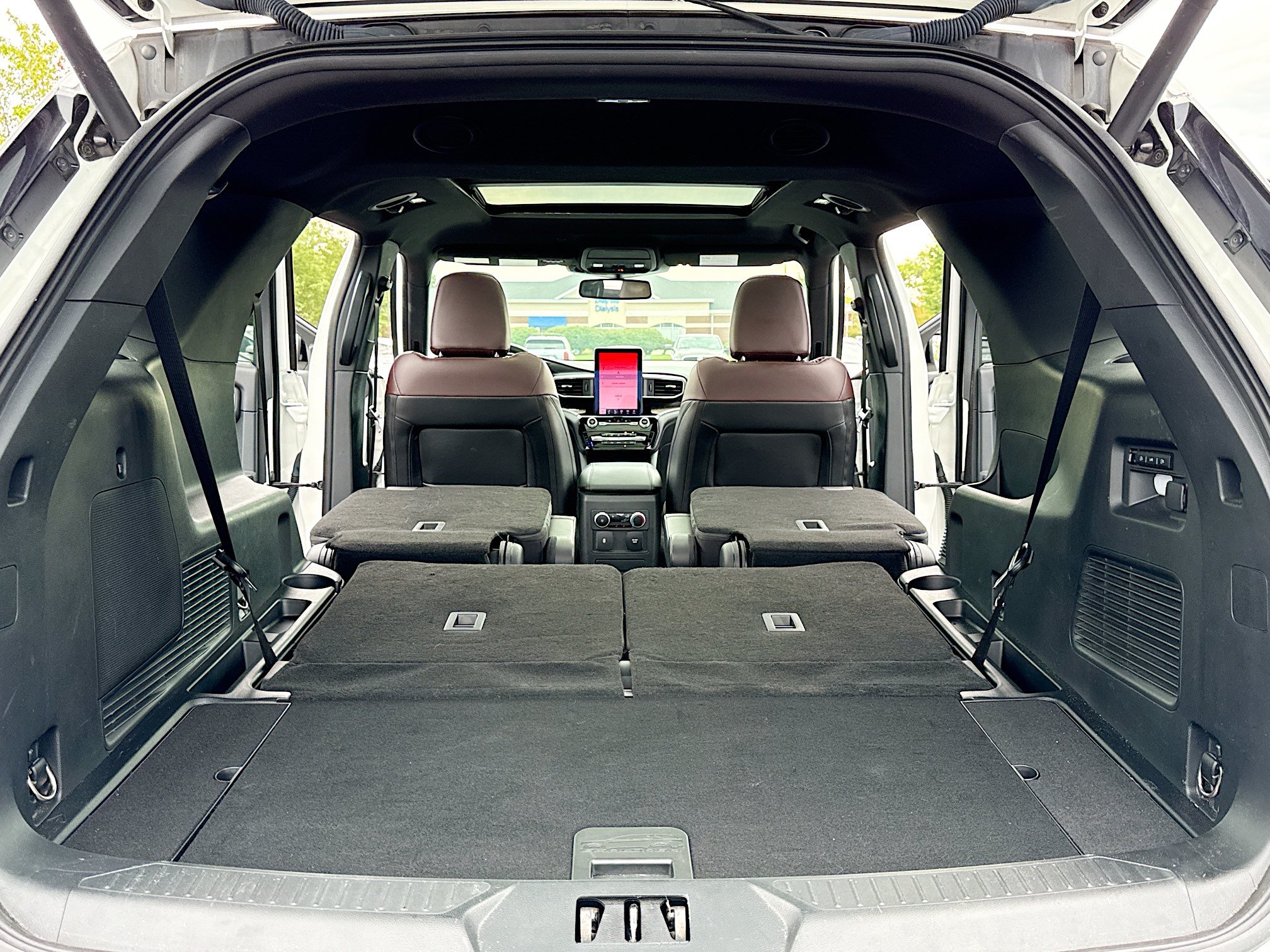 Used 2023 Ford Explorer Platinum w/ Technology Package AWD/4WD image 7