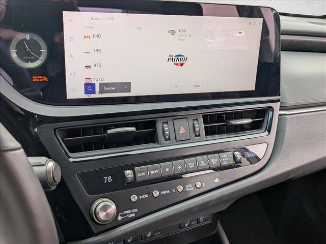 Used 2025 Lexus ES 300h w/ Premium Package FWD image 12