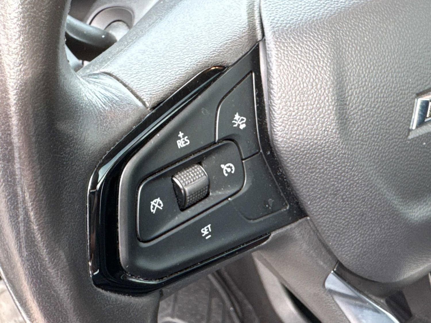 Used 2022 Chevrolet Bolt EUV Premier w/ Sun & Sound Package image 17